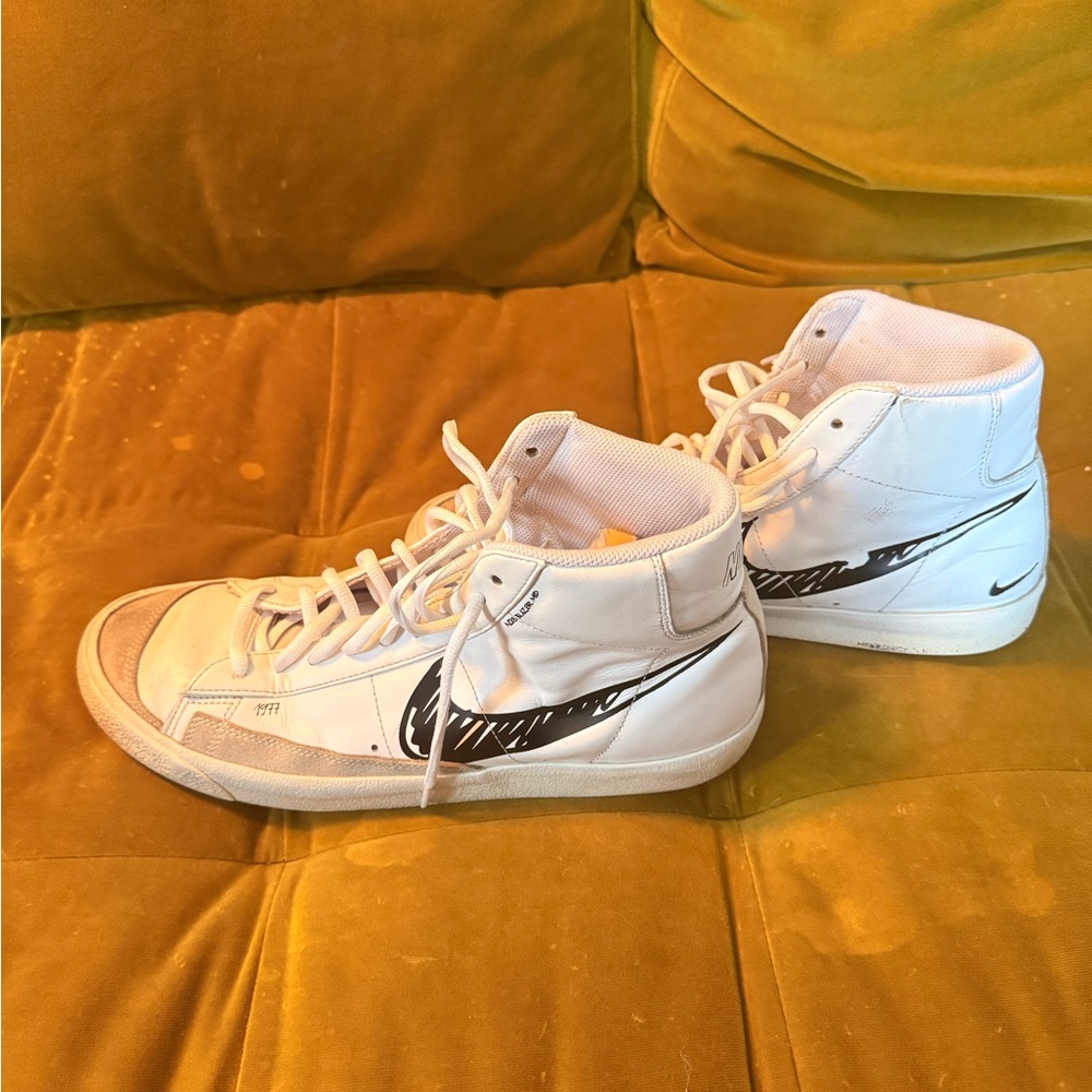 Nike Blazers White and Black High-Top Sneakers Men’s Size 10.5 - Mid 77 ‘Sketch